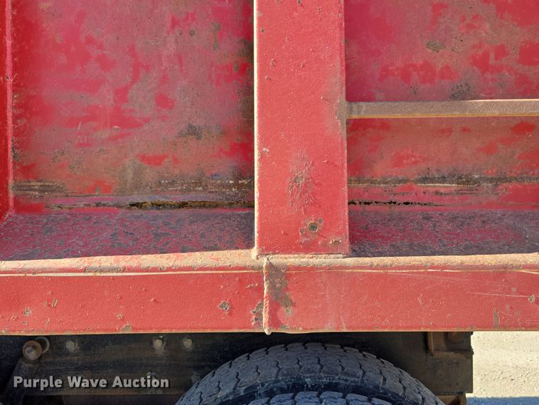 image for item EH8722 1991 Mack RD690S dump truck