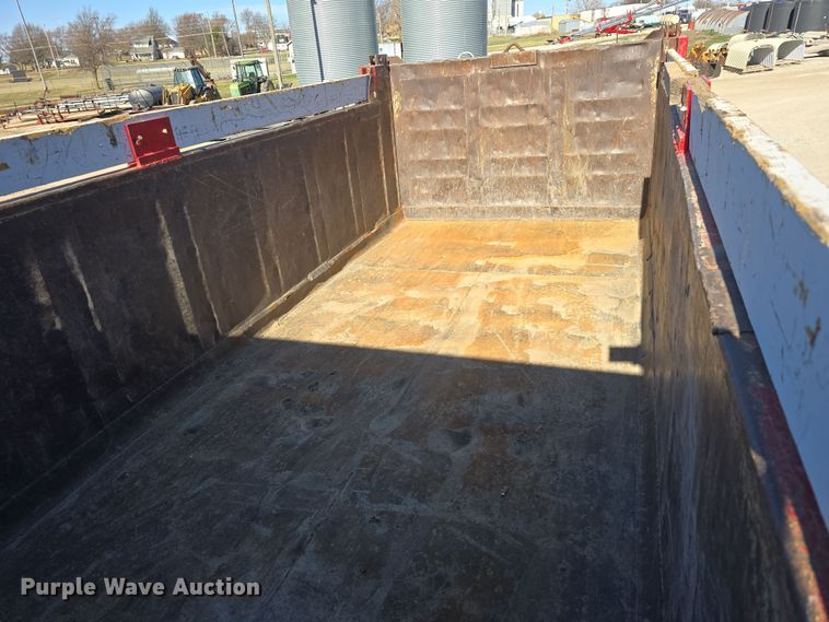 image for item EH8722 1991 Mack RD690S dump truck