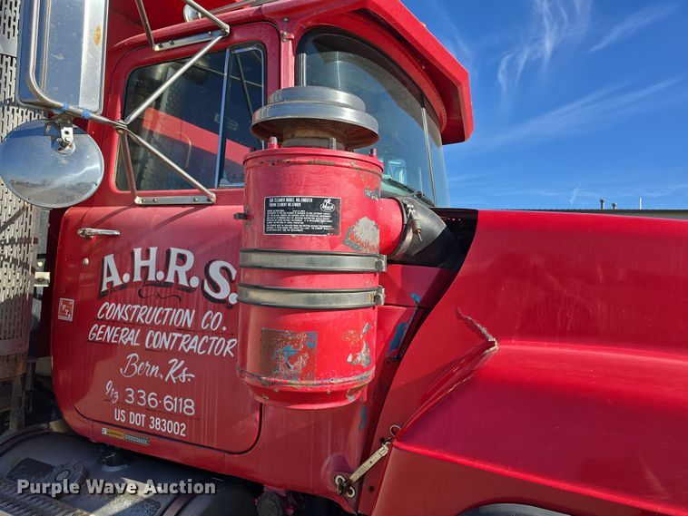 image for item EH8722 1991 Mack RD690S dump truck