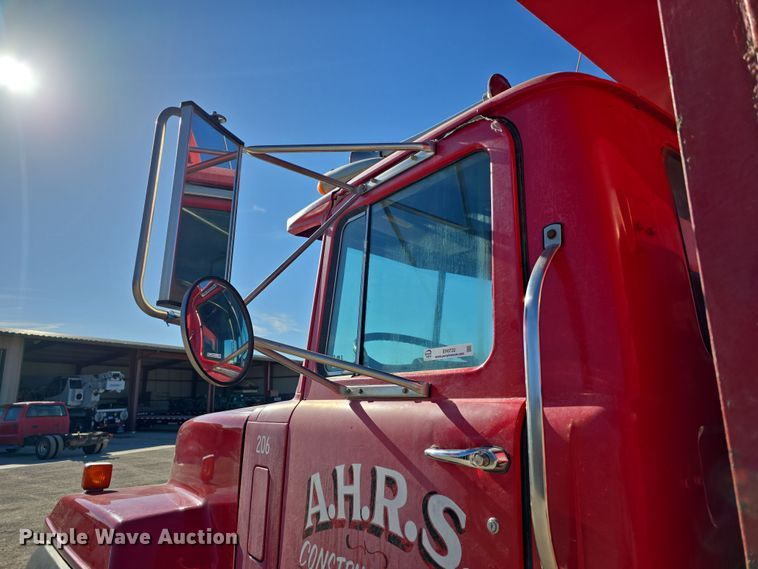 image for item EH8722 1991 Mack RD690S dump truck