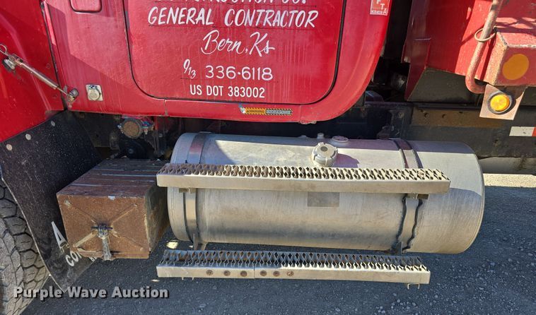 image for item EH8722 1991 Mack RD690S dump truck