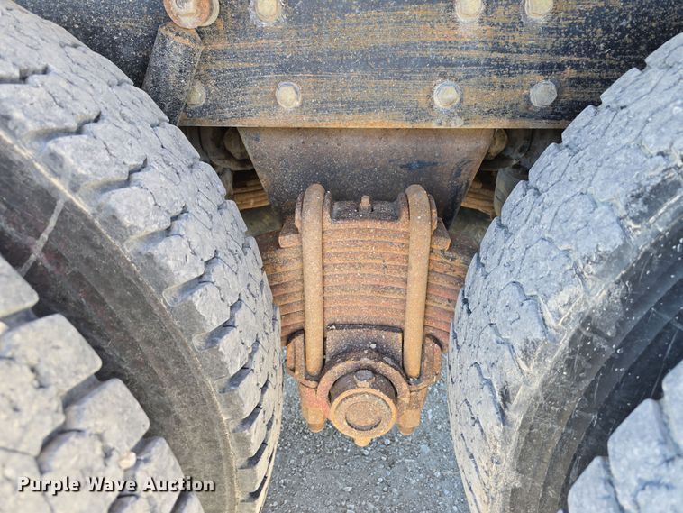 image for item EH8722 1991 Mack RD690S dump truck