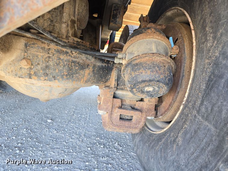 image for item EH8722 1991 Mack RD690S dump truck