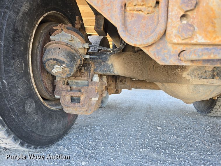 image for item EH8722 1991 Mack RD690S dump truck