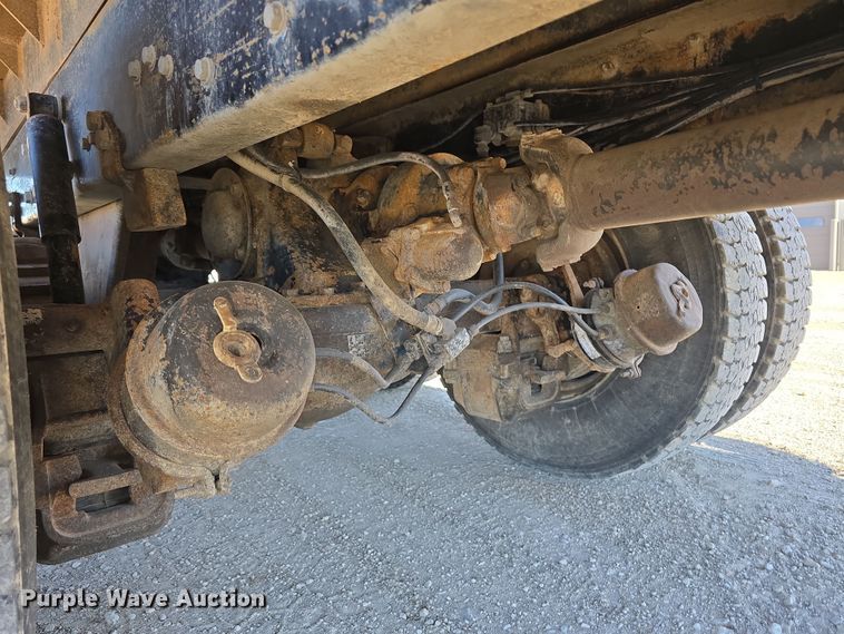 image for item EH8722 1991 Mack RD690S dump truck