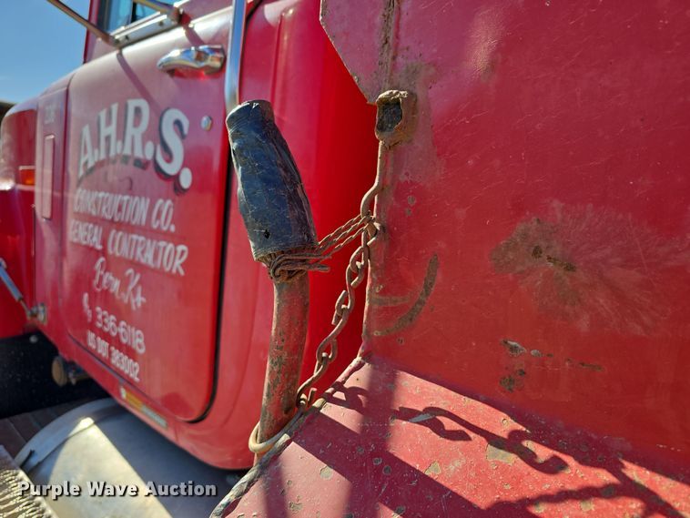 image for item EH8722 1991 Mack RD690S dump truck