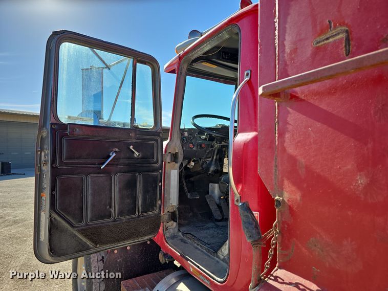 image for item EH8722 1991 Mack RD690S dump truck