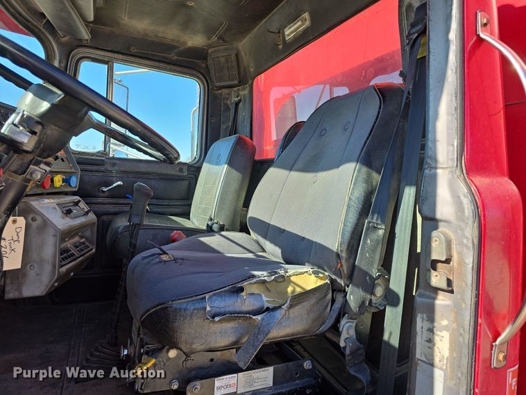 image for item EH8722 1991 Mack RD690S dump truck