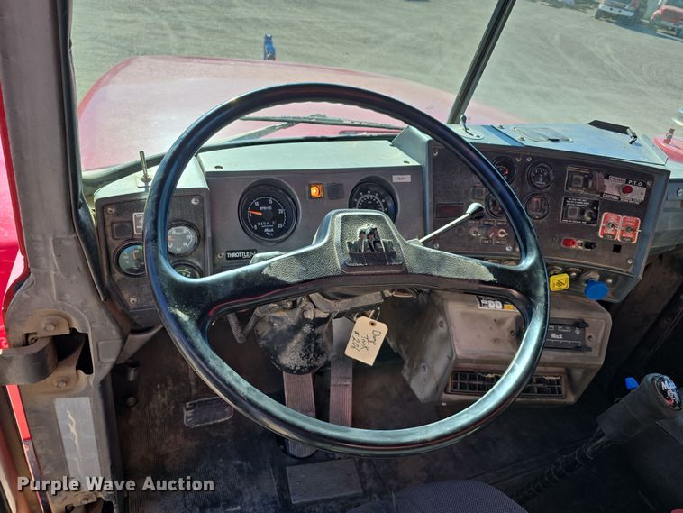 image for item EH8722 1991 Mack RD690S dump truck