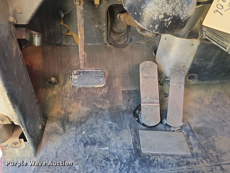 image for item EH8722 1991 Mack RD690S dump truck