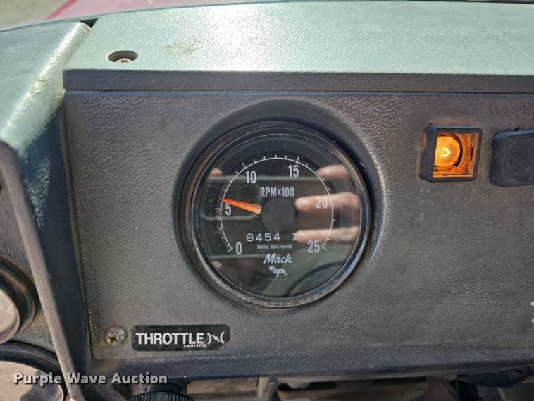 image for item EH8722 1991 Mack RD690S dump truck