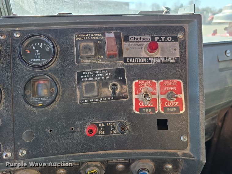 image for item EH8722 1991 Mack RD690S dump truck