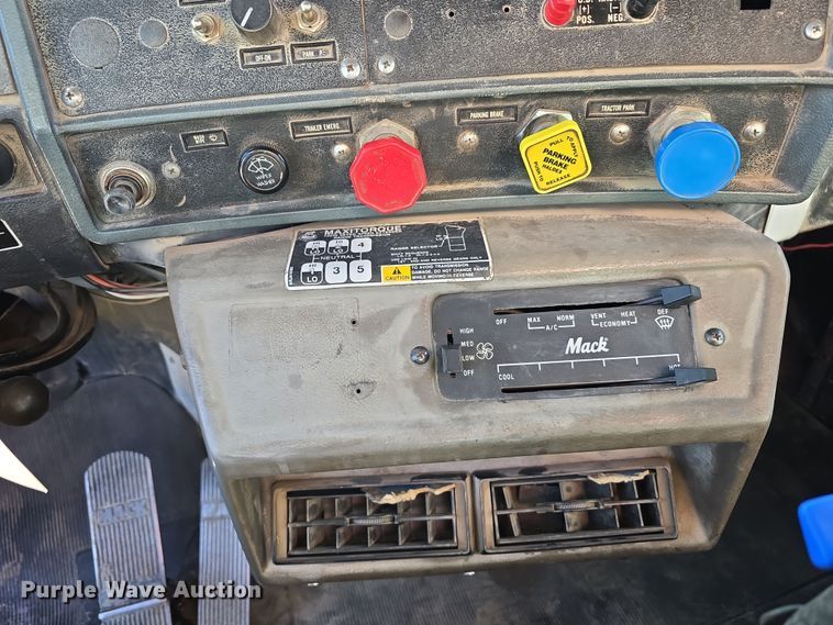 image for item EH8722 1991 Mack RD690S dump truck