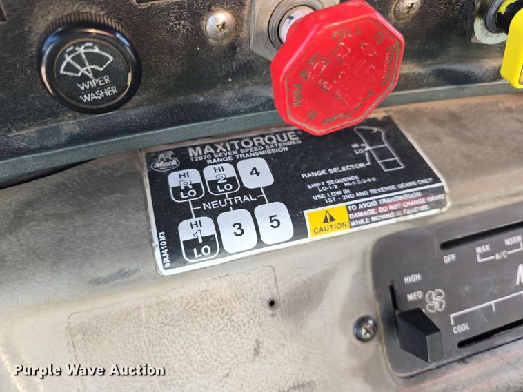 image for item EH8722 1991 Mack RD690S dump truck