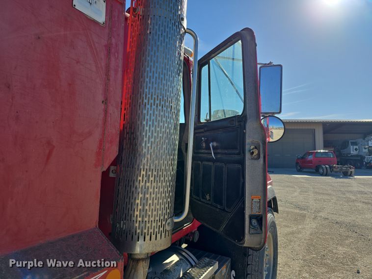 image for item EH8722 1991 Mack RD690S dump truck