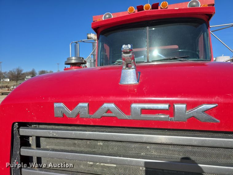image for item EH8722 1991 Mack RD690S dump truck