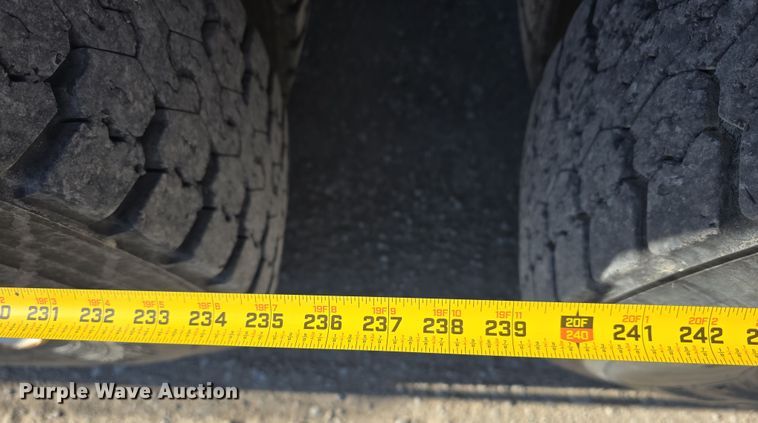 image for item EH8722 1991 Mack RD690S dump truck