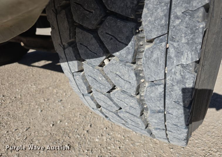 image for item EH8722 1991 Mack RD690S dump truck