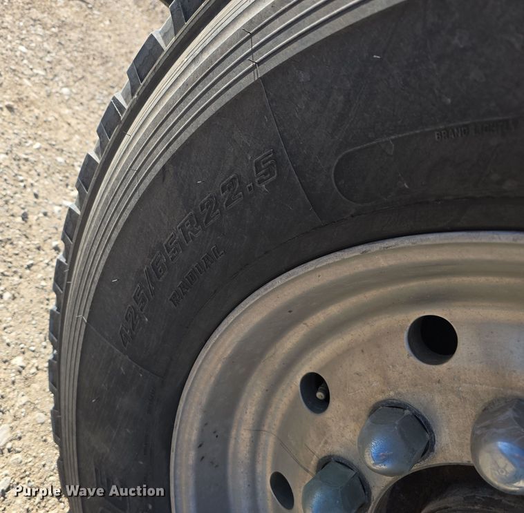 image for item EH8722 1991 Mack RD690S dump truck