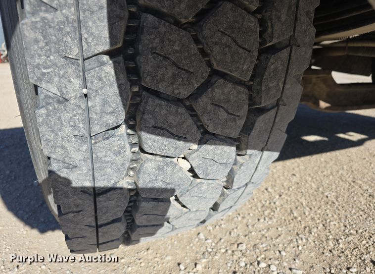 image for item EH8722 1991 Mack RD690S dump truck