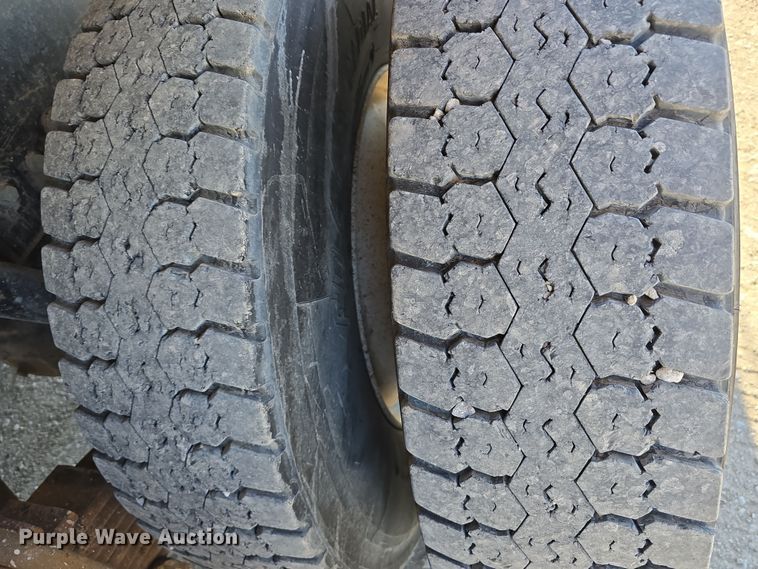 image for item EH8722 1991 Mack RD690S dump truck