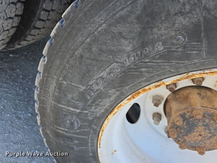 image for item EH8722 1991 Mack RD690S dump truck