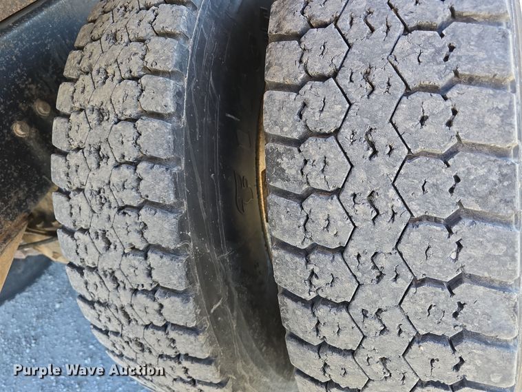 image for item EH8722 1991 Mack RD690S dump truck