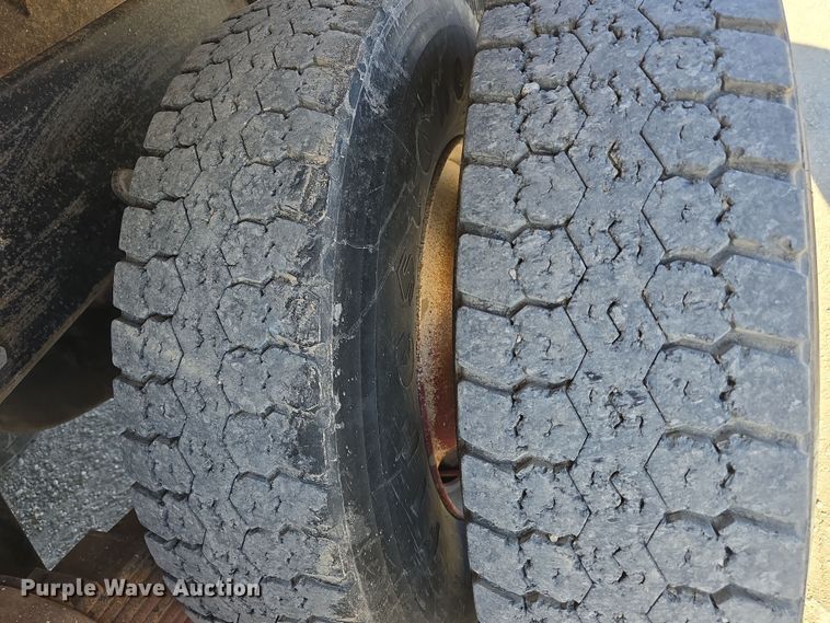 image for item EH8722 1991 Mack RD690S dump truck