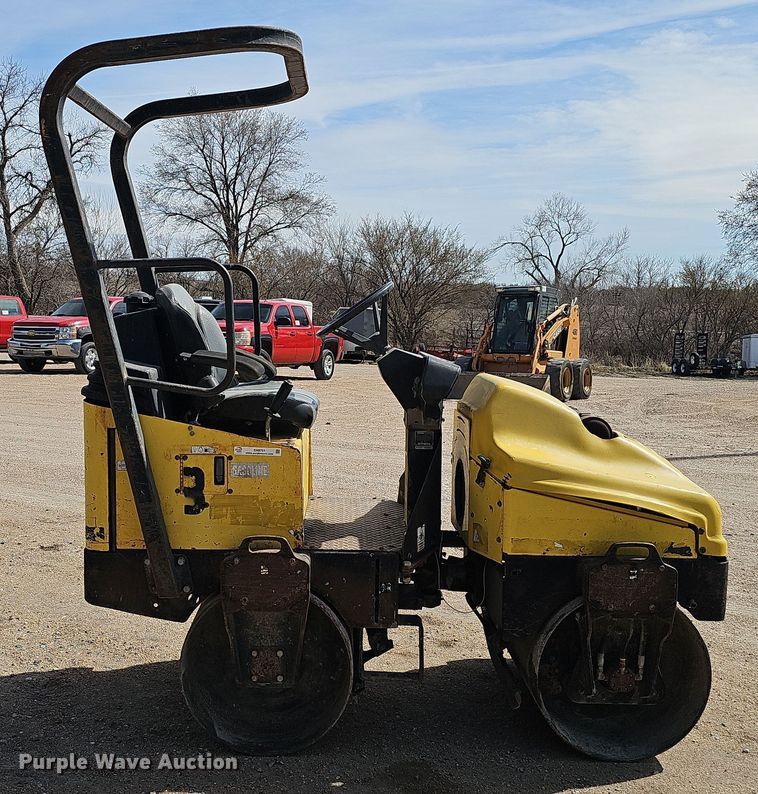 image for item EH8751 2003 Wacker RD11A double drum roller