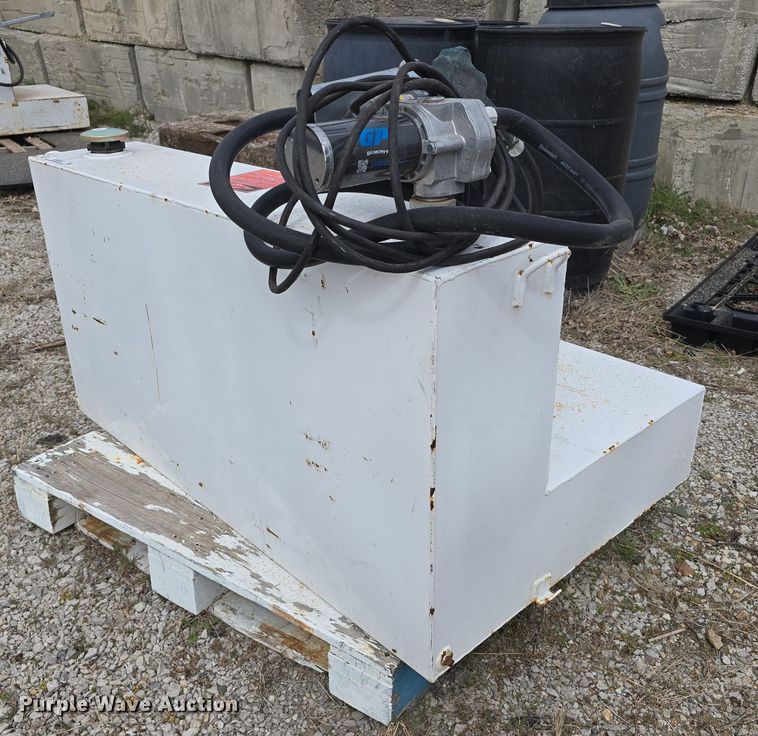 image for item EH8762 (2) auxiliary fuel tanks