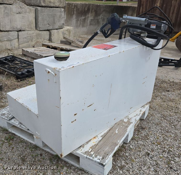 image for item EH8762 (2) auxiliary fuel tanks