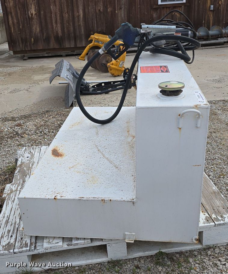 image for item EH8762 (2) auxiliary fuel tanks