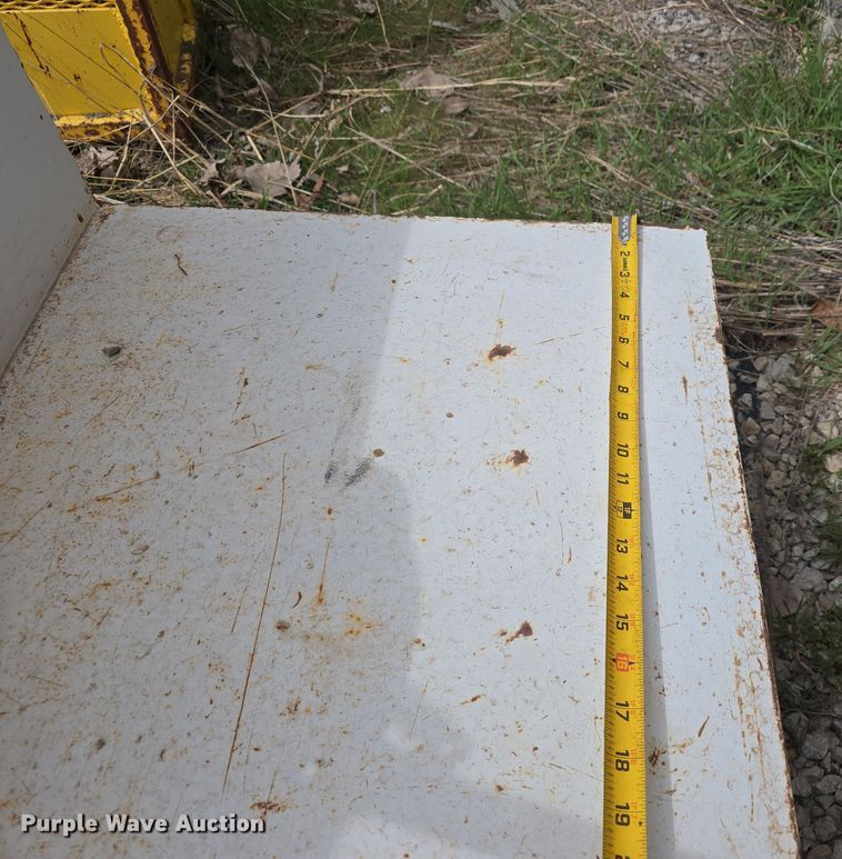 image for item EH8762 (2) auxiliary fuel tanks