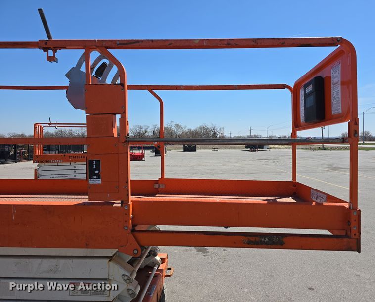 image for item EH8842 2016 Snorkel S4726E scissor lift
