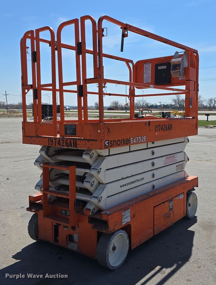 image for item EH8843 2017 Snorkel S4732E scissor lift