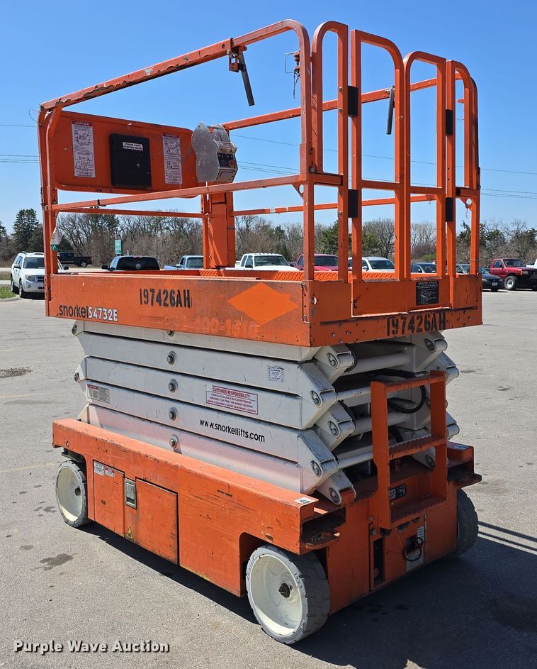 image for item EH8843 2017 Snorkel S4732E scissor lift