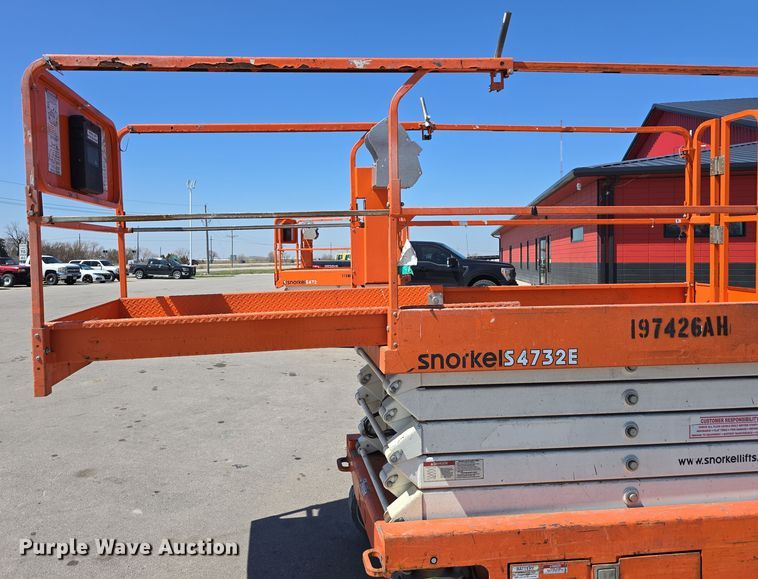 image for item EH8843 2017 Snorkel S4732E scissor lift
