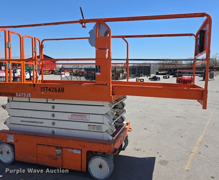 image for item EH8843 2017 Snorkel S4732E scissor lift