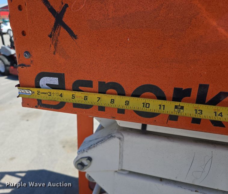 image for item EH8843 2017 Snorkel S4732E scissor lift