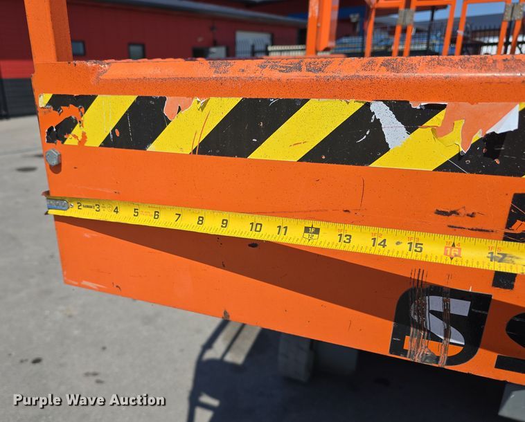image for item EH8843 2017 Snorkel S4732E scissor lift