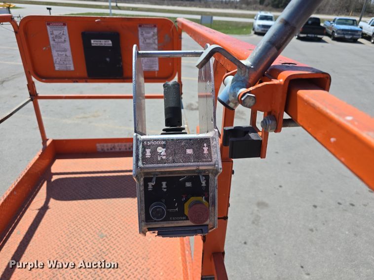 image for item EH8843 2017 Snorkel S4732E scissor lift