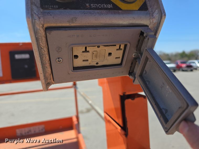 image for item EH8843 2017 Snorkel S4732E scissor lift