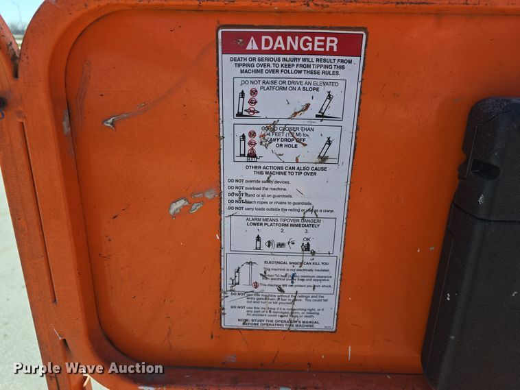 image for item EH8843 2017 Snorkel S4732E scissor lift