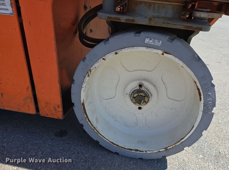 image for item EH8843 2017 Snorkel S4732E scissor lift