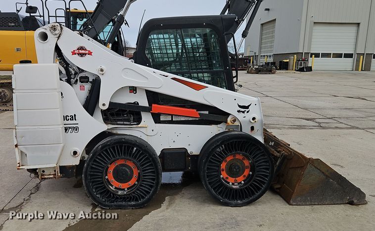 image for item EI8854 2019 Bobcat S770 skid steer loader