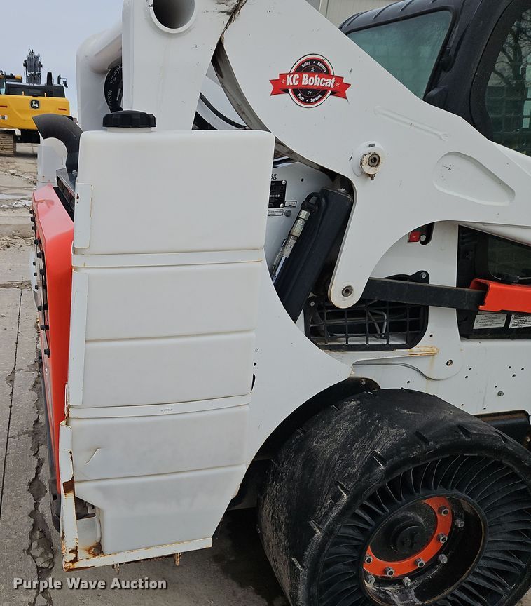 image for item EI8854 2019 Bobcat S770 skid steer loader