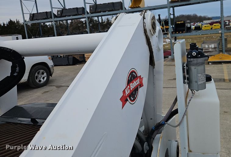 image for item EI8854 2019 Bobcat S770 skid steer loader