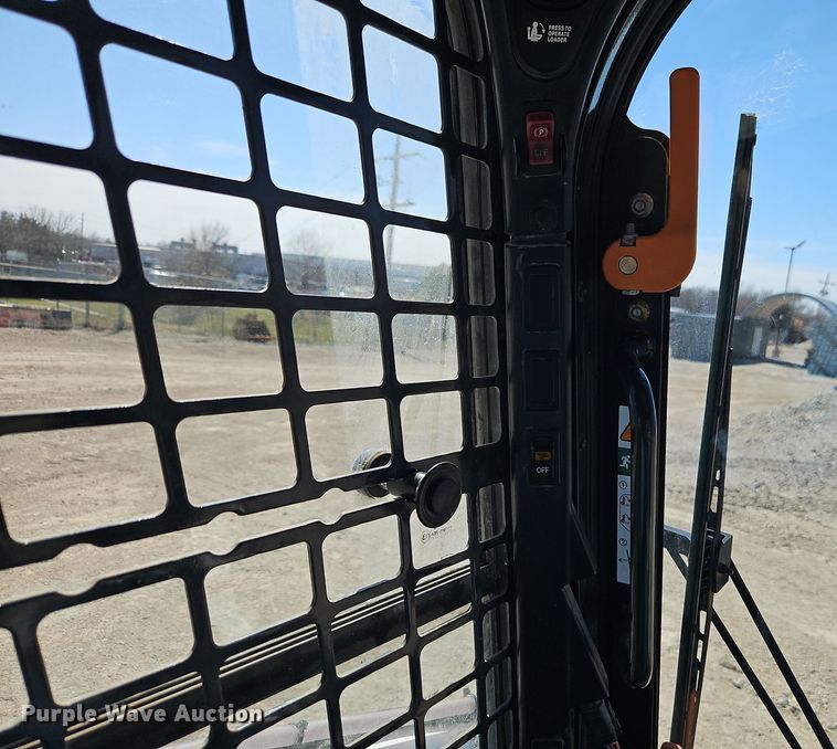 image for item EI8854 2019 Bobcat S770 skid steer loader