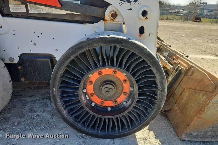 image for item EI8854 2019 Bobcat S770 skid steer loader