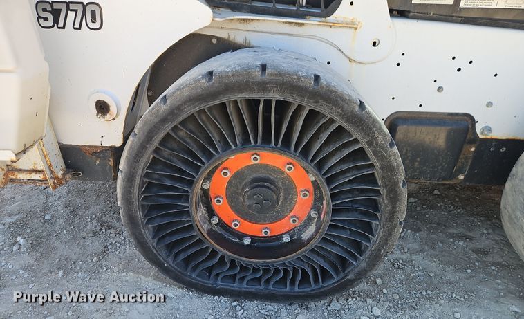 image for item EI8854 2019 Bobcat S770 skid steer loader